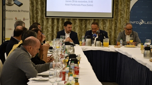 Desayuno InfoBierzo con Gerardo Álvarez Courel, presidente de la Diputación de León  (33)