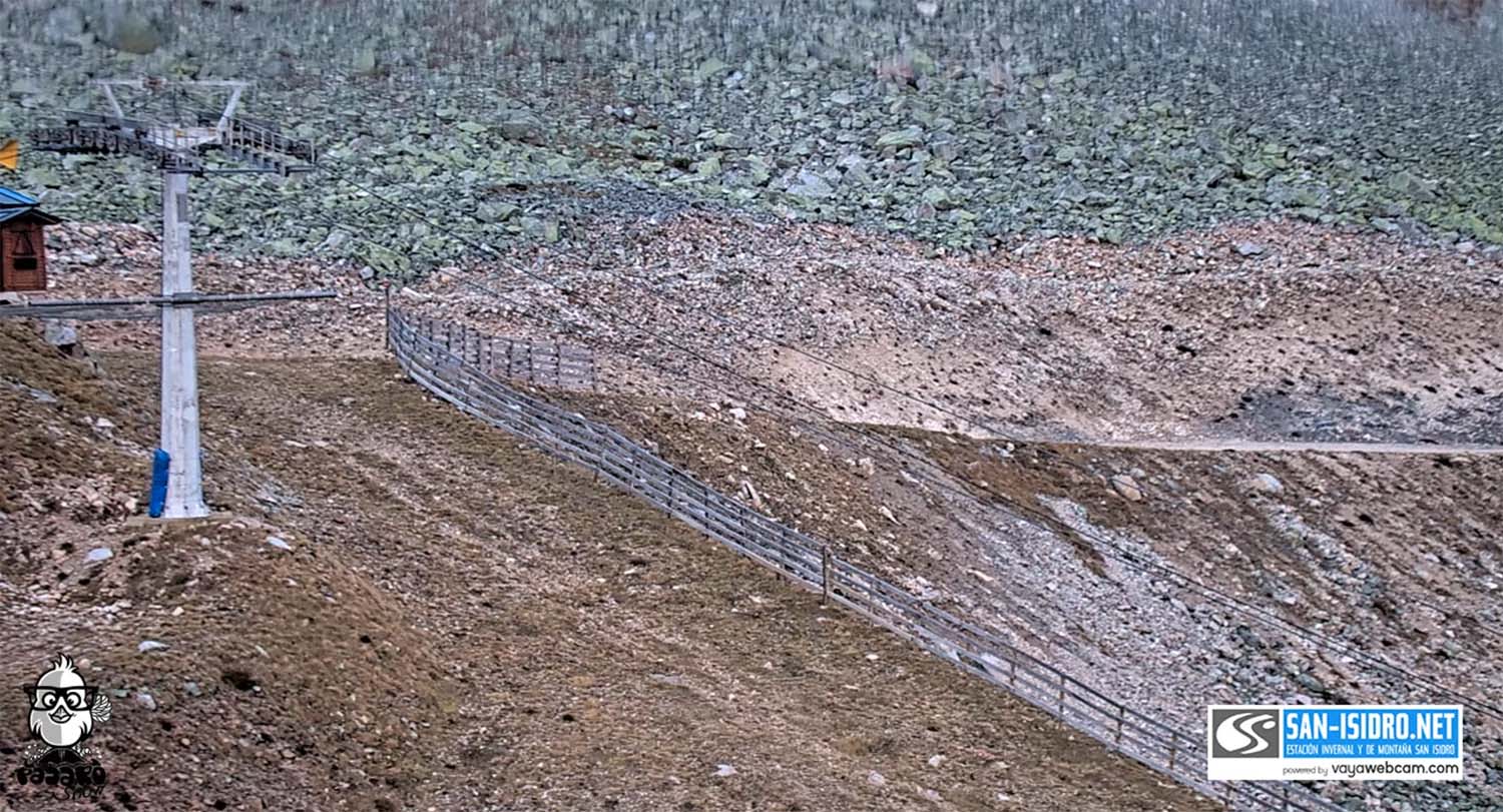 Estación de San Isidro este viernes, cuando se supone que tenía que abrirse al público para la temporada de nieve