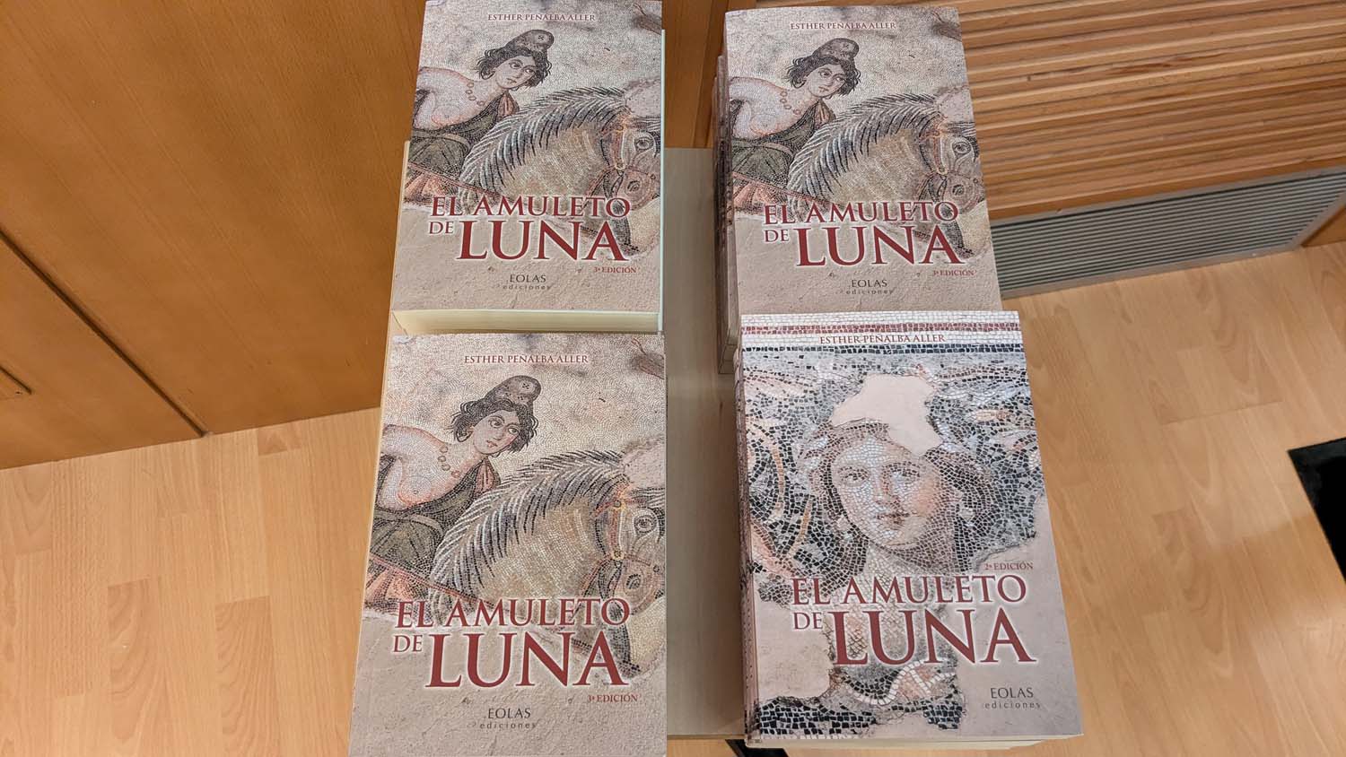 Esther Peñalba Aller, locutora de Cope León, presenta su novela 'El amuleto de la Luna' (2) Esther Peñalba Aller, locutora de Cope León, presenta su novela 'El amuleto de la Luna' (2)