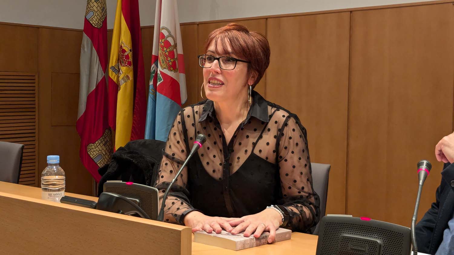 Esther Peñalba Aller, locutora de Cope León, presenta su novela 'El amuleto de la Luna' (1) Esther Peñalba Aller, locutora de Cope León, presenta su novela 'El amuleto de la Luna' (1)