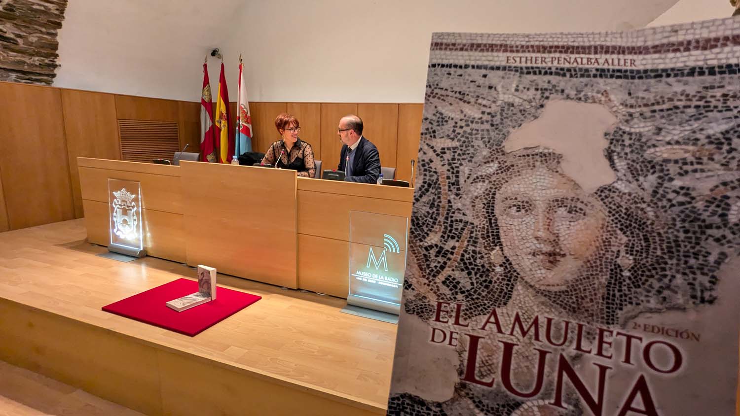 Esther Peñalba Aller, locutora de Cope León, presenta su novela 'El amuleto de la Luna' (8) Esther Peñalba Aller, locutora de Cope León, presenta su novela 'El amuleto de la Luna' (8)