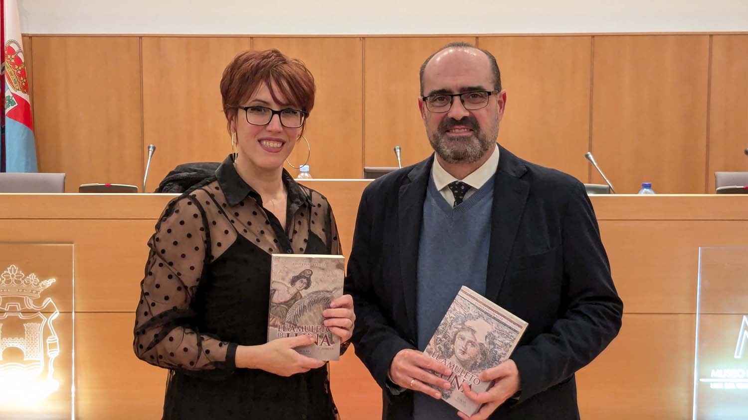 Esther Peñalba Aller, locutora de Cope León, presenta su novela 'El amuleto de la Luna' (6) Esther Peñalba Aller, locutora de Cope León, presenta su novela 'El amuleto de la Luna' (6)