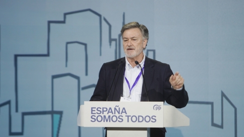 El secretario general del PP de Castilla y León, Francisco Vázquez, participa en la apertura de la XXVII Intermunicipal del PP en Valladolid | Rubén Cacho / ICAL