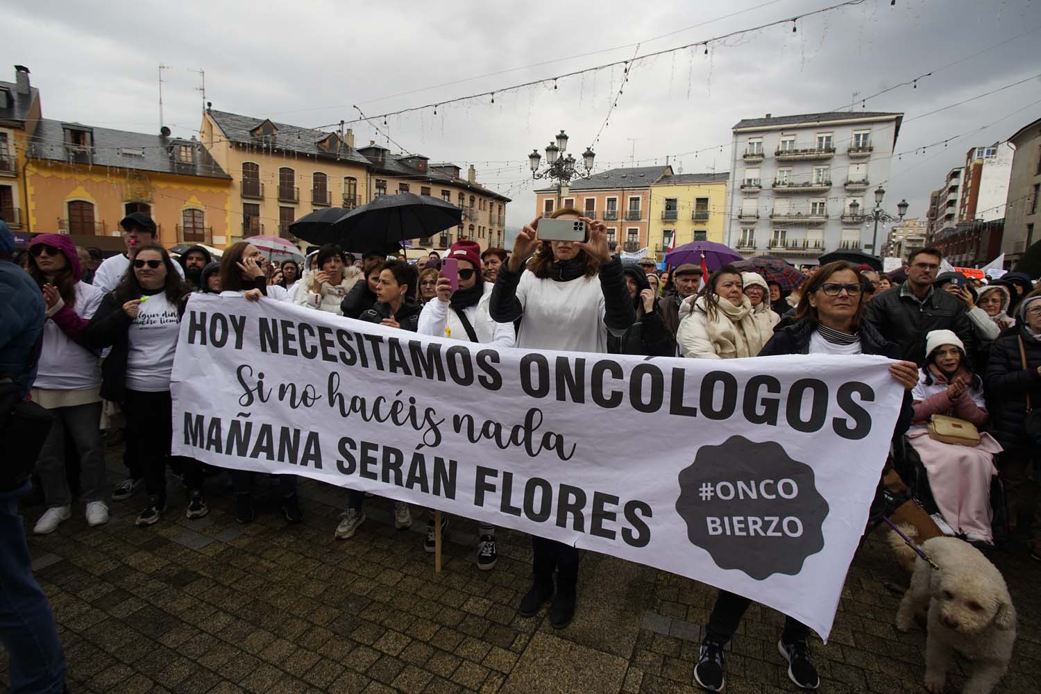César Sánchez ICAL. Manifestación de la asociación oncobierzo para reclamar mejoras en el área de Oncología y todas las especialidades sanitarias en el área de salud del Bierzo (18)
