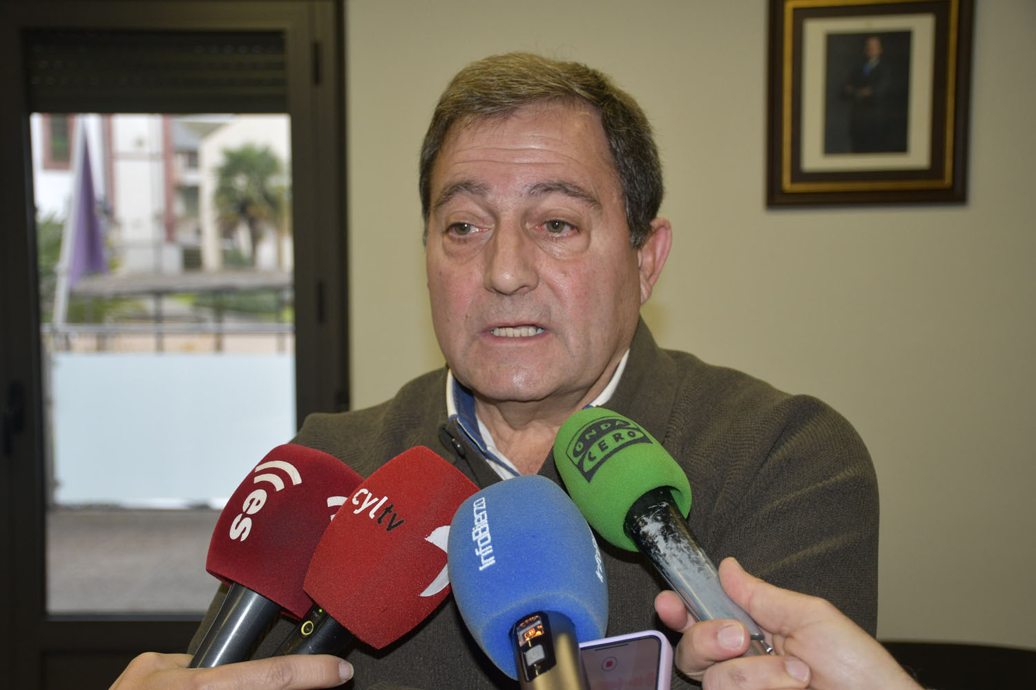 Pleno en Toral de los Vados en el que Pedro Fernández renuncia como alcalde Pleno en Toral de los Vados en el que Pedro Fernández renuncia como alcalde