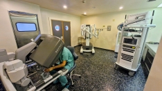 El avanzado robot quirúrgico Da Vinci, instalado desde este miércoles en el Hospital del Bierzo tras una inversión de 1,6 ME