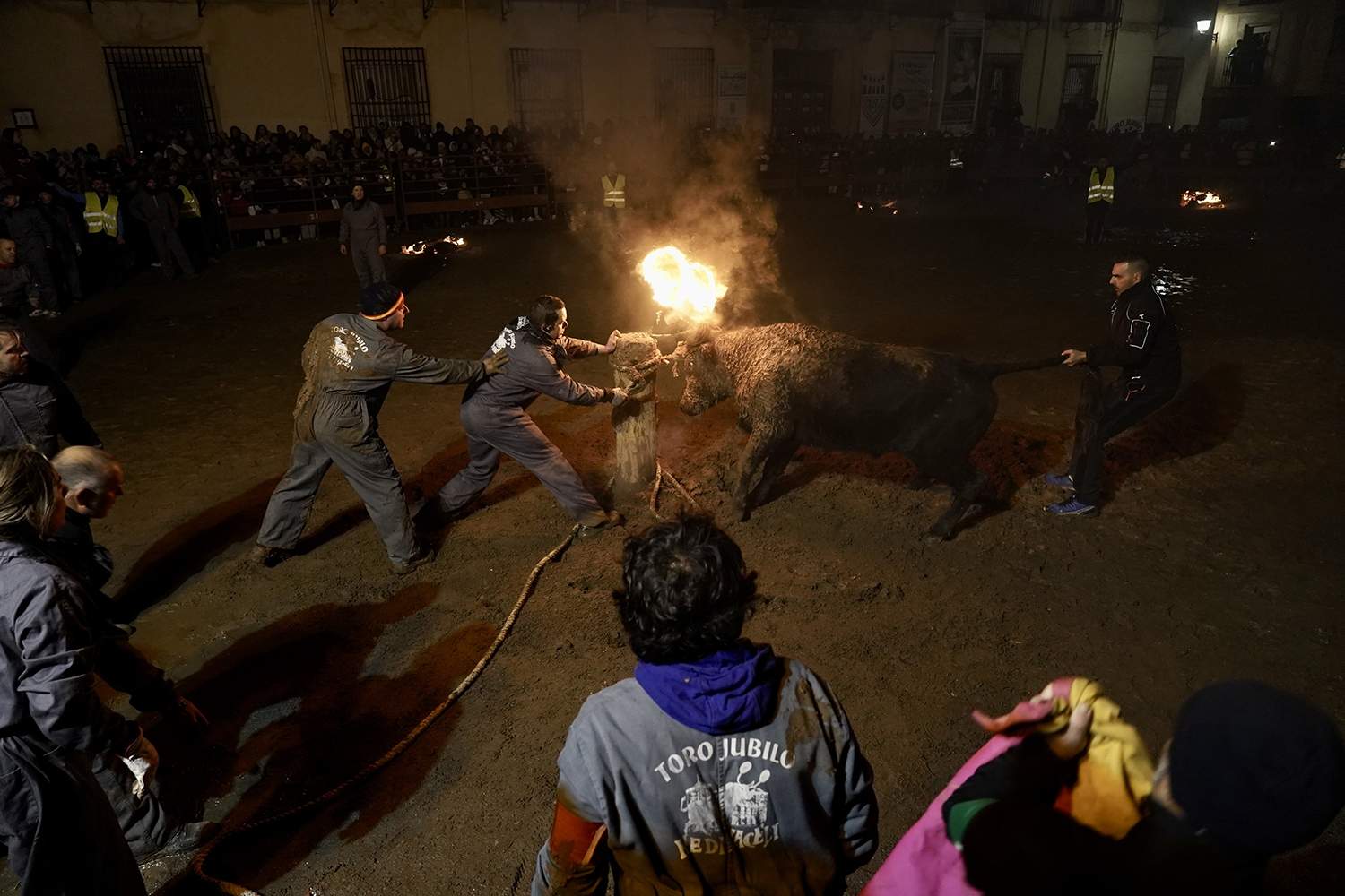 Eduardo Margareto / ICAL . Medinaceli (Soria) celebra su Toro Jubilo, el único con fuego de Castilla y León