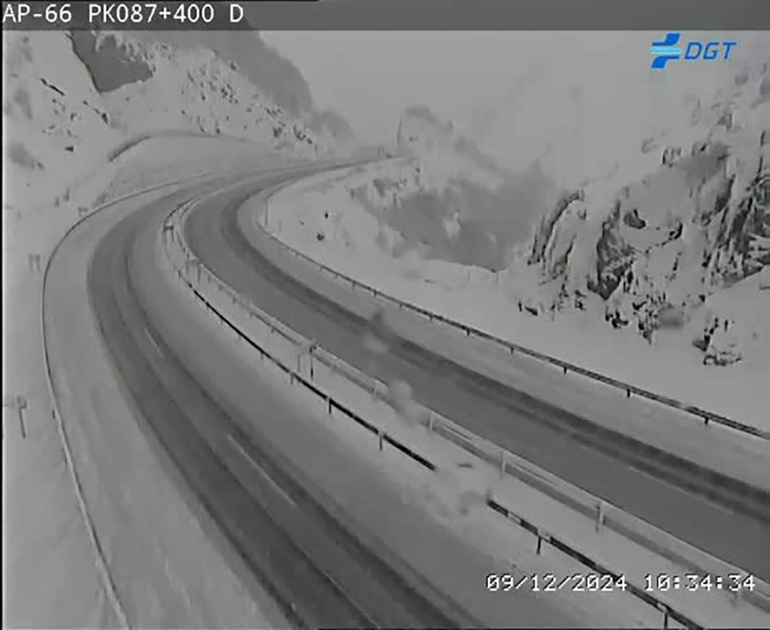 Nieve en la AP-66 durante este lunes