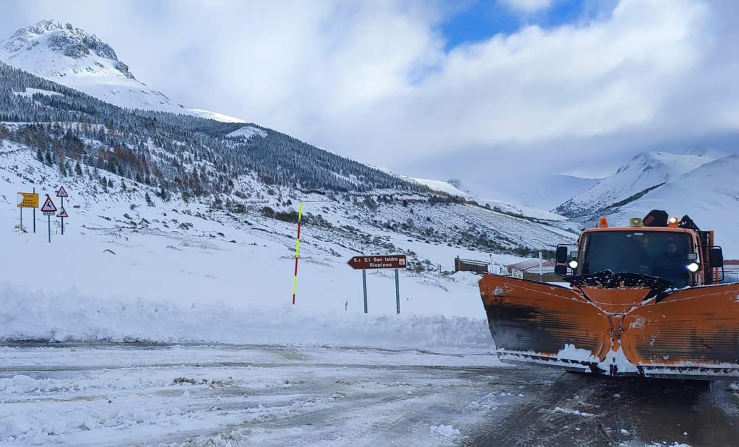 Así trabajaron las quitanieves para despejar las carreteras de la provincia de León