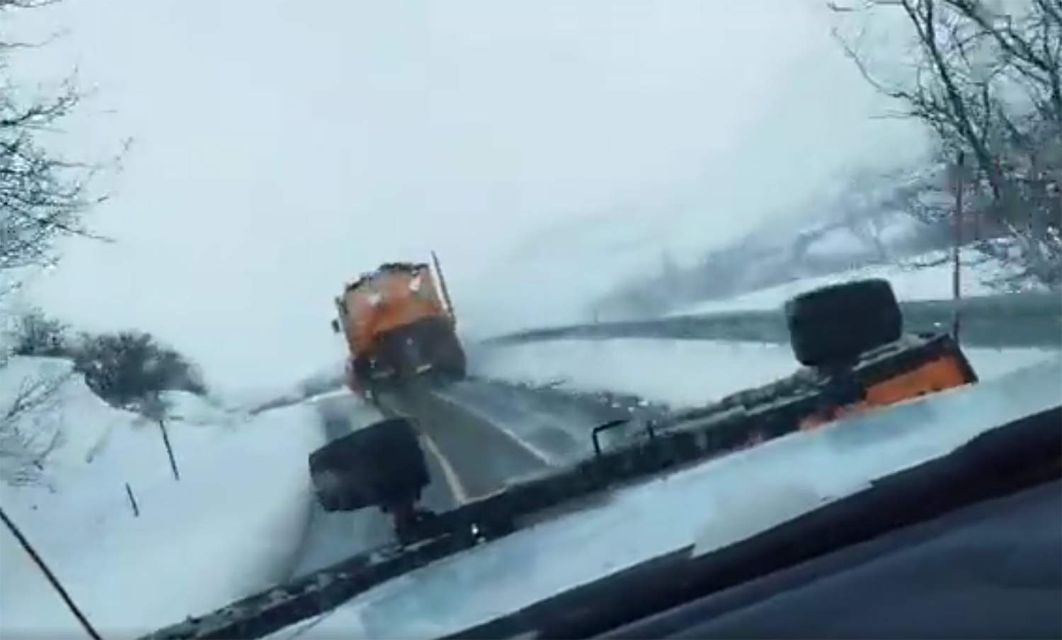 Así trabajaron las quitanieves para despejar las carreteras de la provincia de León