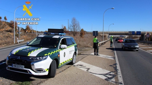 Dos detenidos en Cabañas Raras después de darse a la fuga y cometer varias infracciones de tráfico