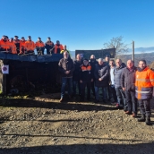 La Agrupación de Protección Civil del Bierzo inaugura el belén instalado en El Acebo que le dará la bienvenida a los peregrinos