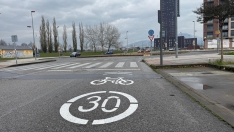 Lo habrás empezado a ver en Ponferrada: El Ayuntamiento despliega una 'bicicalle' con limitación de coches a 30