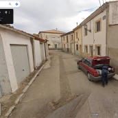 Google Maps pilla a hombre metiendo un cadáver en un coche en Soria