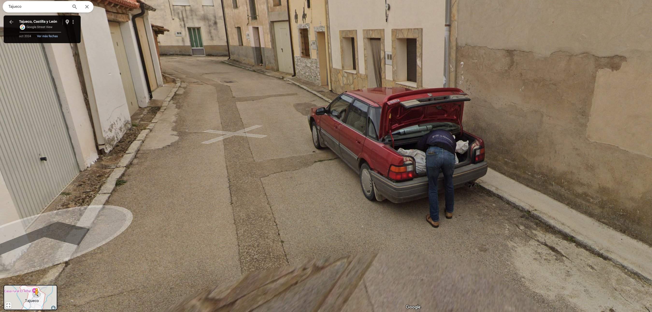 Google Maps pilla a hombre metiendo un cadáver en un coche en Soria