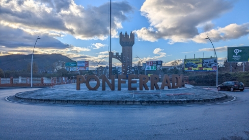 'Nuevo' Castillo instalado en la rotonda de Montearenas | Dani Merino 'Nuevo' Castillo instalado en la rotonda de Montearenas | Dani Merino