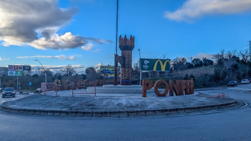 'Nuevo' Castillo instalado en la rotonda de Montearenas | Dani Merino 'Nuevo' Castillo instalado en la rotonda de Montearenas | Dani Merino
