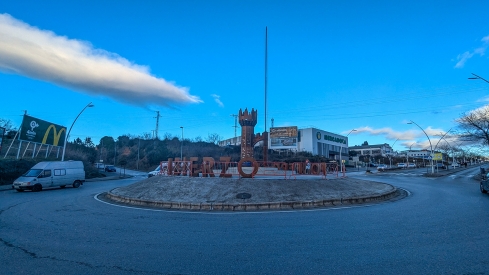'Nuevo' Castillo instalado en la rotonda de Montearenas | Dani Merino 'Nuevo' Castillo instalado en la rotonda de Montearenas | Dani Merino