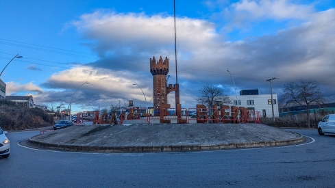 'Nuevo' Castillo instalado en la rotonda de Montearenas | Dani Merino 'Nuevo' Castillo instalado en la rotonda de Montearenas | Dani Merino