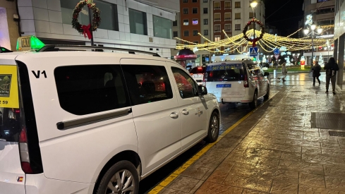 Los taxistas de Ponferrada harán que los mayores disfruten de las luces de Navidad