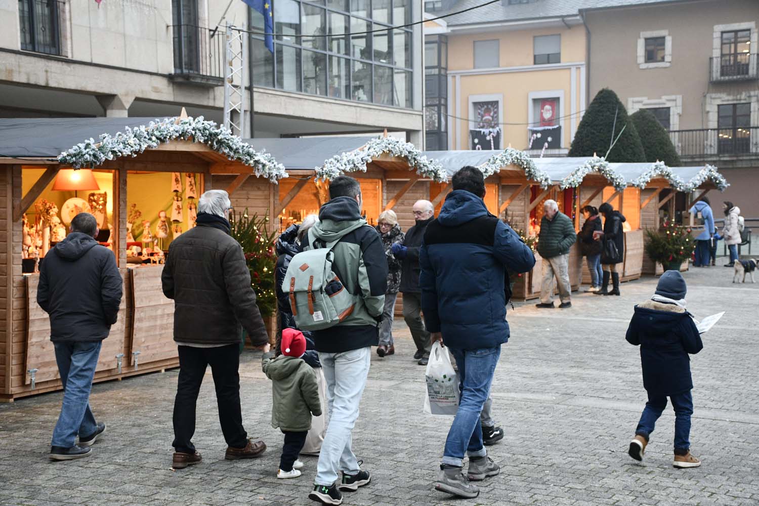 Inauguración pista de hielo y feria del producto artesano navideño de Ponferrada (9)