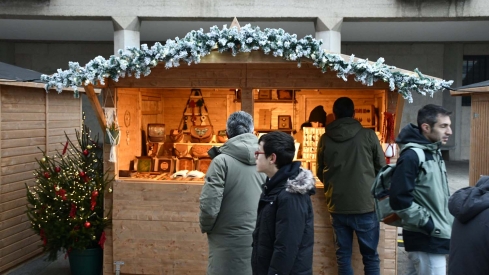 Inauguración pista de hielo y feria del producto artesano navideño de Ponferrada (8) Inauguración pista de hielo y feria del producto artesano navideño de Ponferrada (8)