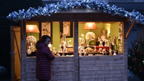 Inauguración pista de hielo y feria del producto artesano navideño de Ponferrada (43) Inauguración pista de hielo y feria del producto artesano navideño de Ponferrada (43)