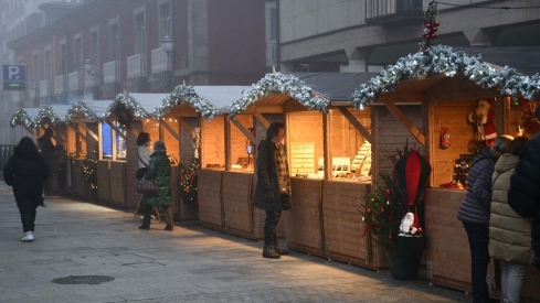 Inauguración pista de hielo y feria del producto artesano navideño de Ponferrada (42) Inauguración pista de hielo y feria del producto artesano navideño de Ponferrada (42)