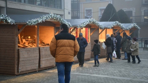 Inauguración pista de hielo y feria del producto artesano navideño de Ponferrada (41) Inauguración pista de hielo y feria del producto artesano navideño de Ponferrada (41)