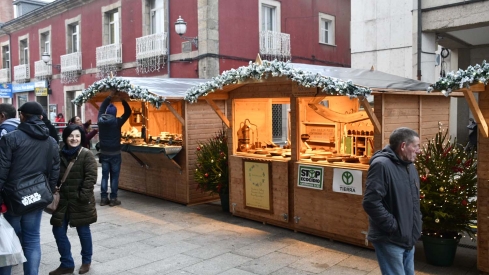 Inauguración pista de hielo y feria del producto artesano navideño de Ponferrada (4) Inauguración pista de hielo y feria del producto artesano navideño de Ponferrada (4)