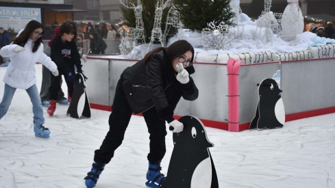 Inauguración pista de hielo y feria del producto artesano navideño de Ponferrada (33) Inauguración pista de hielo y feria del producto artesano navideño de Ponferrada (33)