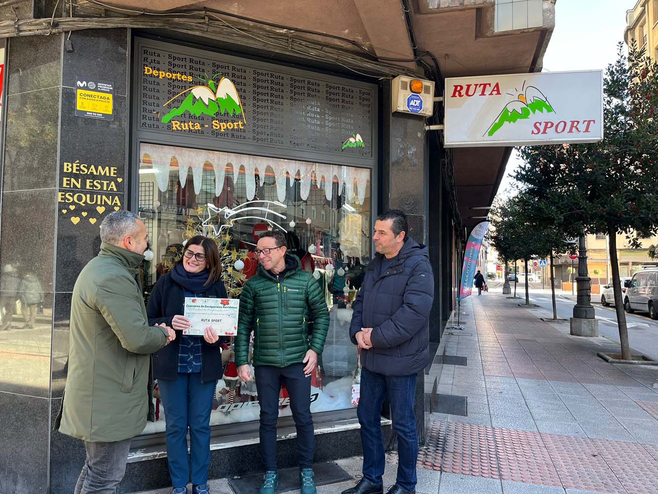 Ganadores del concurso de escaparates navideños de Ponferrada. Ruta Sport Ganadores del concurso de escaparates navideños de Ponferrada. Ruta Sport