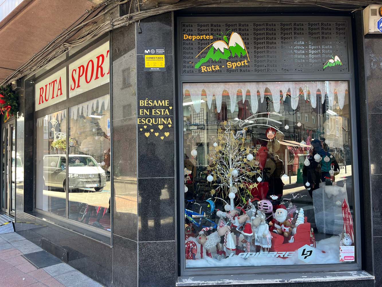 Ganadores del concurso de escaparates navideños de Ponferrada. Ruta Sport Ganadores del concurso de escaparates navideños de Ponferrada. Ruta Sport