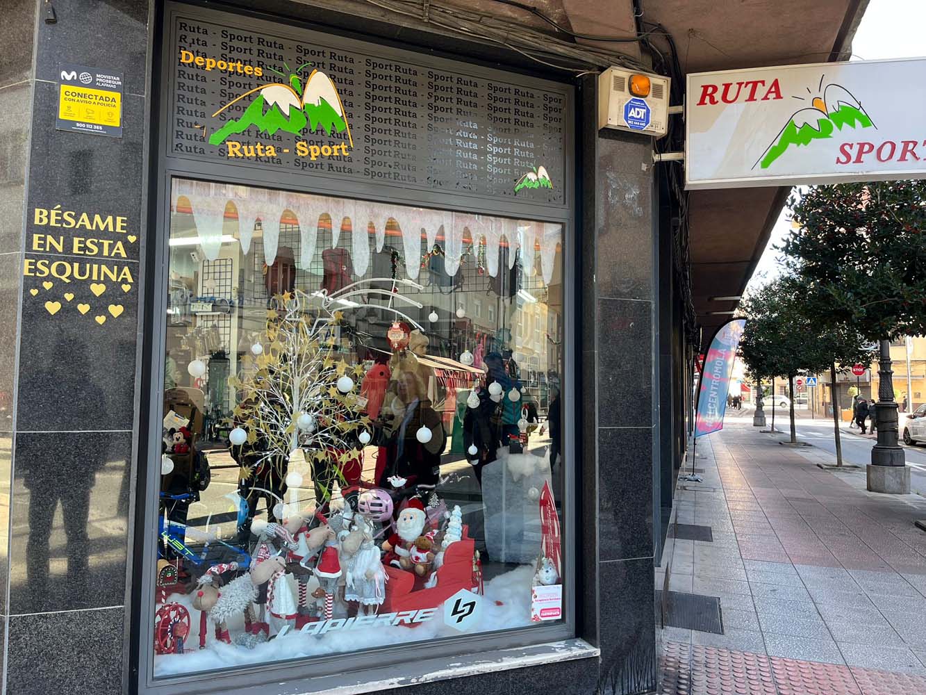 Ganadores del concurso de escaparates navideños de Ponferrada. Ruta Sport Ganadores del concurso de escaparates navideños de Ponferrada. Ruta Sport