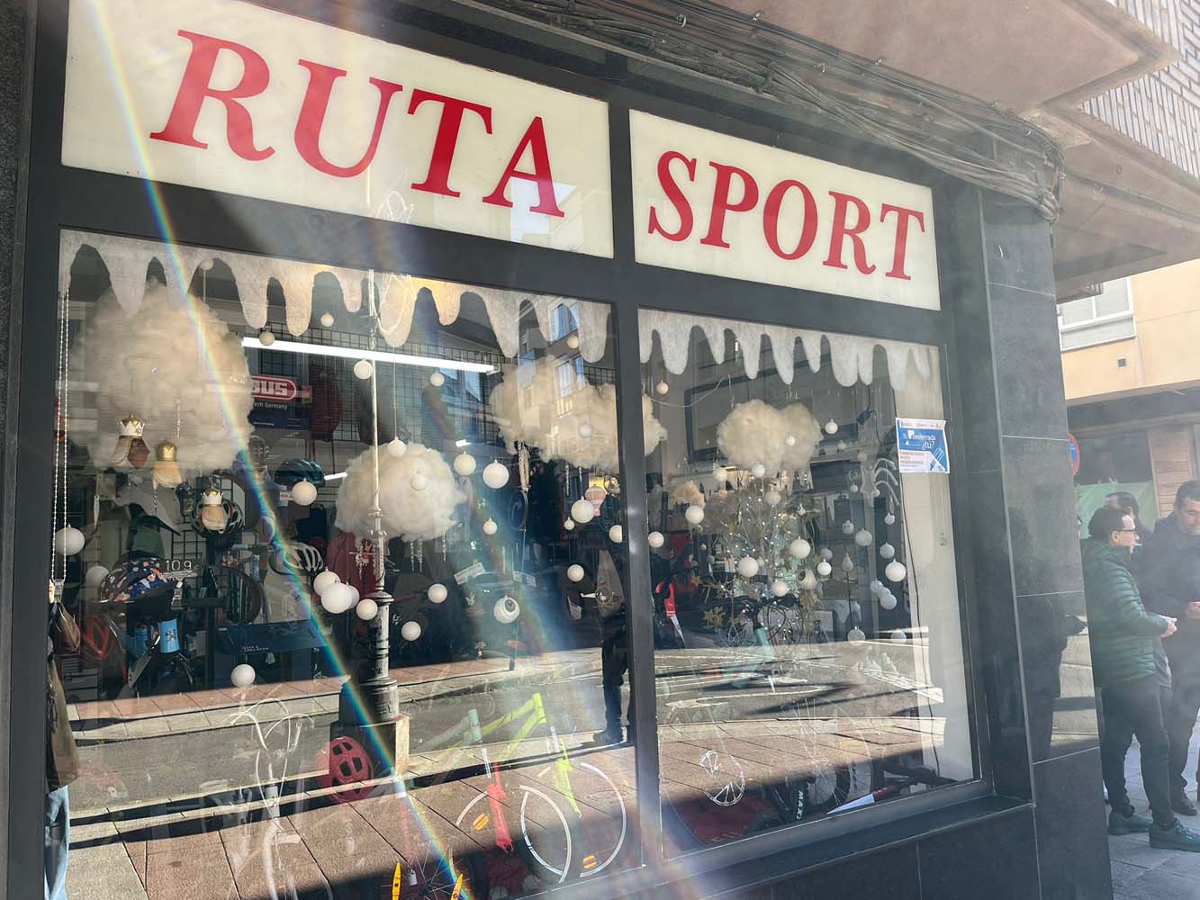 Ganadores del concurso de escaparates navideños de Ponferrada. Ruta Sport Ganadores del concurso de escaparates navideños de Ponferrada. Ruta Sport