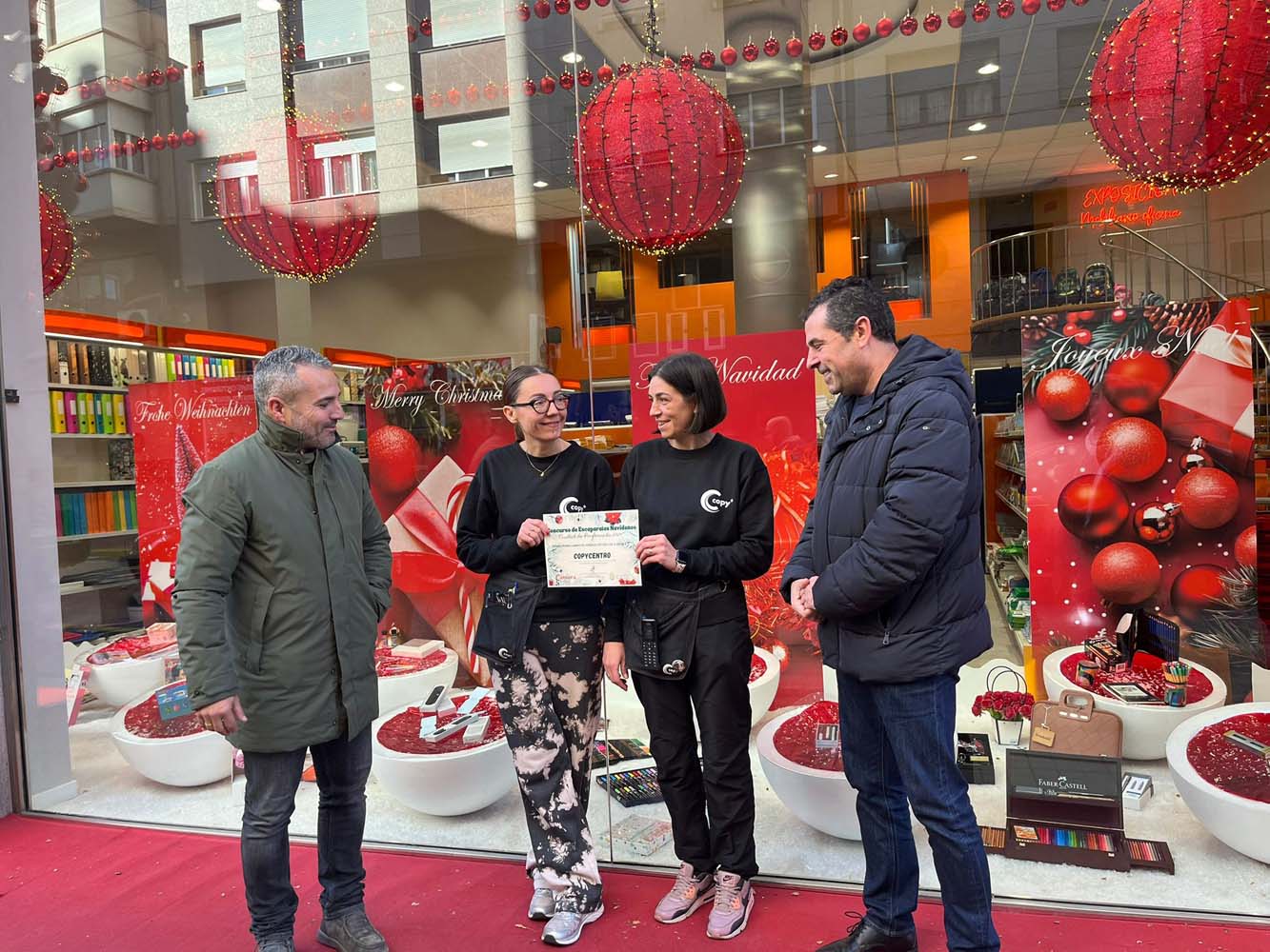 Ganadores del concurso de escaparates navideños de Ponferrada. Copycentro Ganadores del concurso de escaparates navideños de Ponferrada. Copycentro