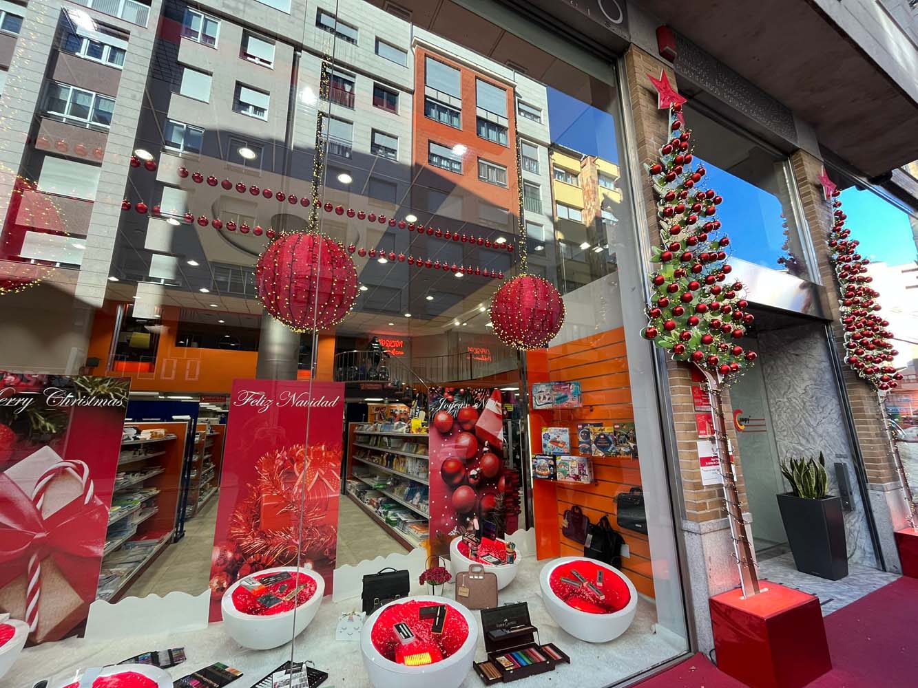 Ganadores del concurso de escaparates navideños de Ponferrada. Copycentro Ganadores del concurso de escaparates navideños de Ponferrada. Copycentro