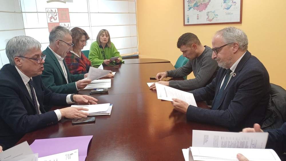 Comisión Medio Natural mantenida entre el delegado territorial de la Junta, Eduardo Diego, y el presidente del Consejo Comarcal del Bierzo, Olegario Ramón