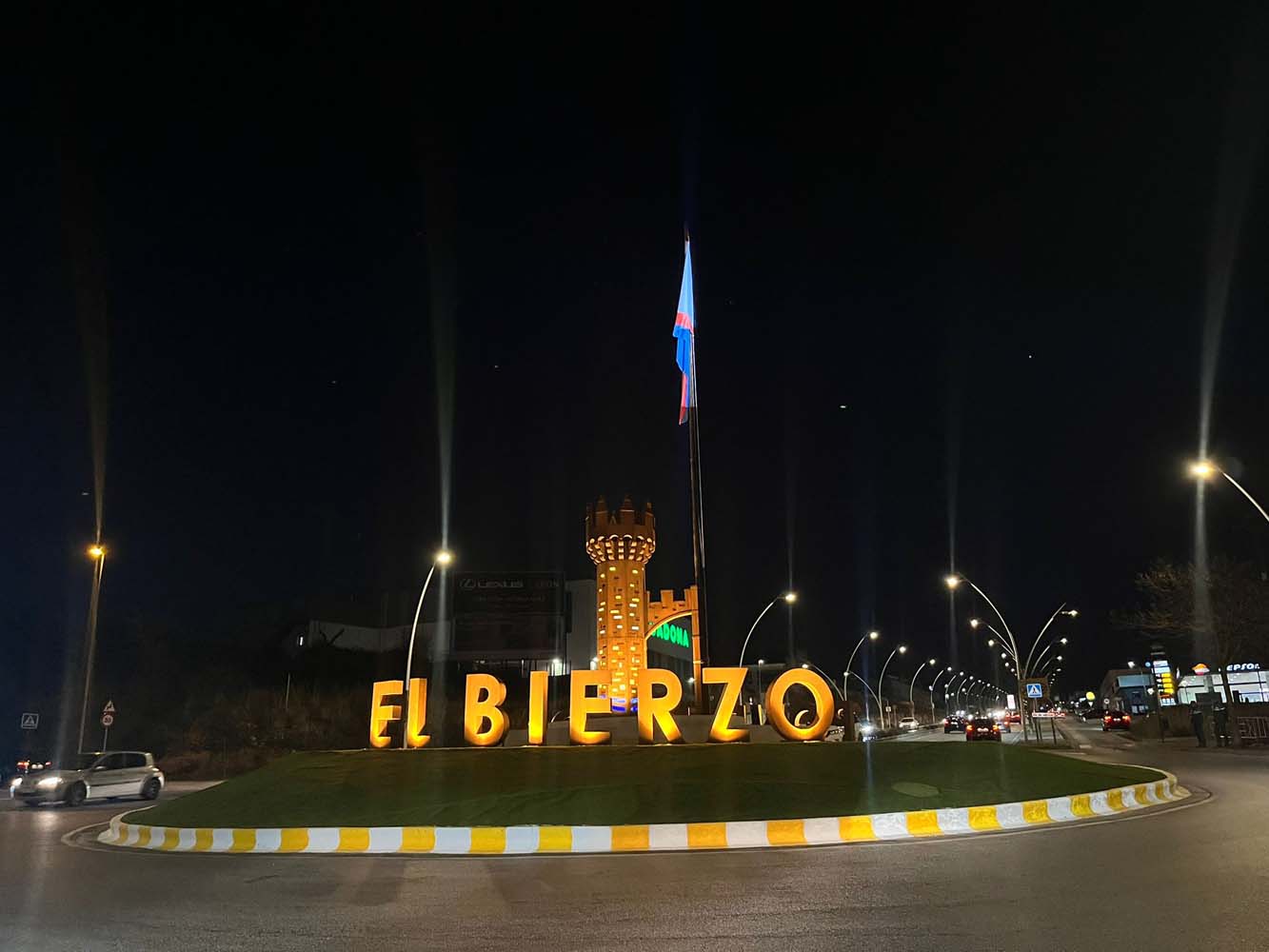 Nueva rotonda de acceso a Ponferrada con la representación del Castillo Templario (2)
