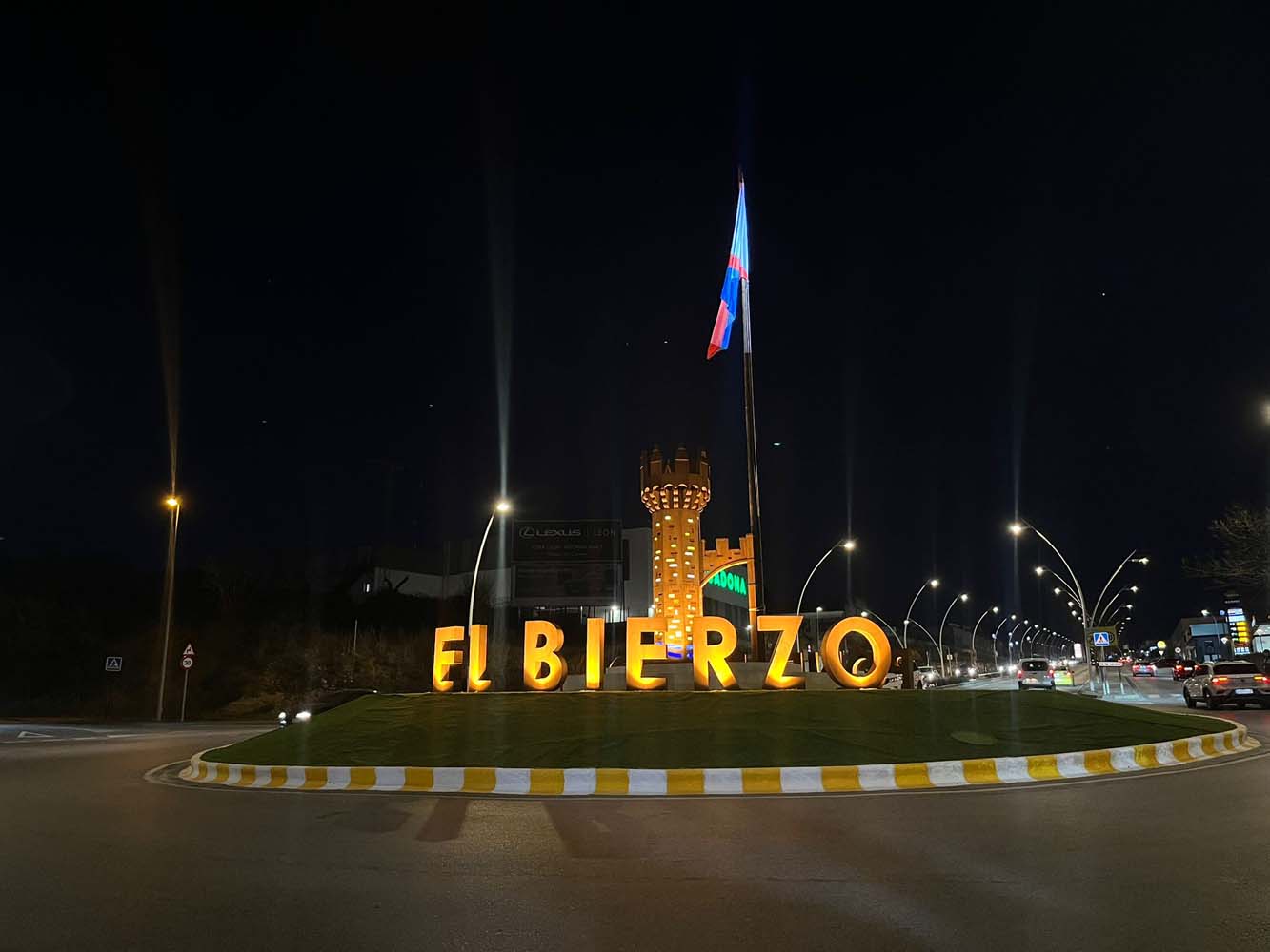 Nueva rotonda de acceso a Ponferrada con la representación del Castillo Templario (4)