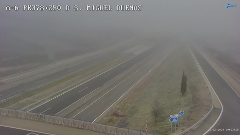 La niebla dificulta la circulación en la A-6 entre Almázcara y Carracedo del Monasterio