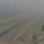 La niebla dificulta la circulación en la A-6 entre Almázcara y Carracedo del Monasterio