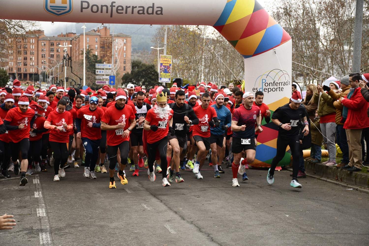 La San Silvestre de Ponferrada despide el 2024 a toda zapatilla La San Silvestre de Ponferrada despide el 2024 a toda zapatilla