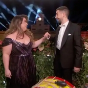 Así lució LalaChus el vestido de la diseñadora berciana Silvia Fernández en las Campanadas de TVE