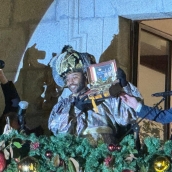 El Mago Chalupa recibe las llaves mágicas que abren las puertas de los hogares de Ponferrada