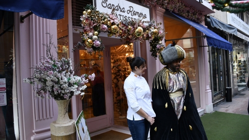 El Mago Chalupa cata su propio roscón en la Sandra Romero Patisserie de Ponferrada | Dani Merino