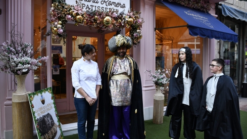 El Mago Chalupa cata su propio roscón en la Sandra Romero Patisserie de Ponferrada | Dani Merino
