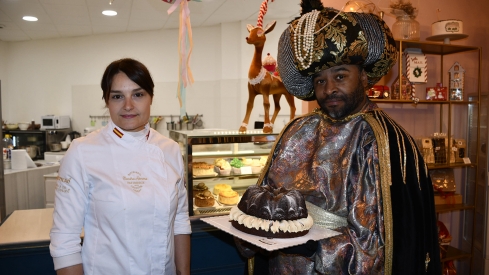 El Mago Chalupa cata su propio roscón en la Sandra Romero Patisserie de Ponferrada | Dani Merino