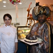 El Mago Chalupa cata su propio roscón en la Sandra Romero Patisserie de Ponferrada | Dani Merino