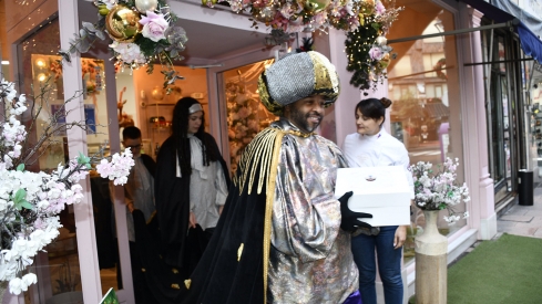 El Mago Chalupa cata su propio roscón en la Sandra Romero Patisserie de Ponferrada | Dani Merino